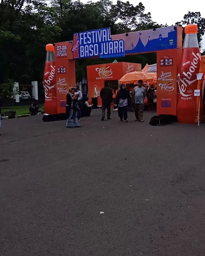 Festival Baso Juara 2019 - Festival entrance gate with Tehbotol sponsorship and visitors entering