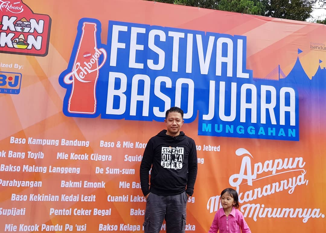 Festival Baso Juara 2019 - Family photo opportunity at festival backdrop showing various baso menu options