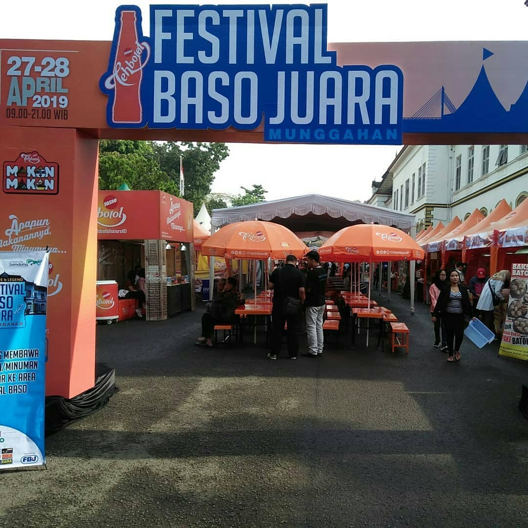 Festival Baso Juara 2019 - Interior vendor area with orange Tehbotol umbrellas and dining tables